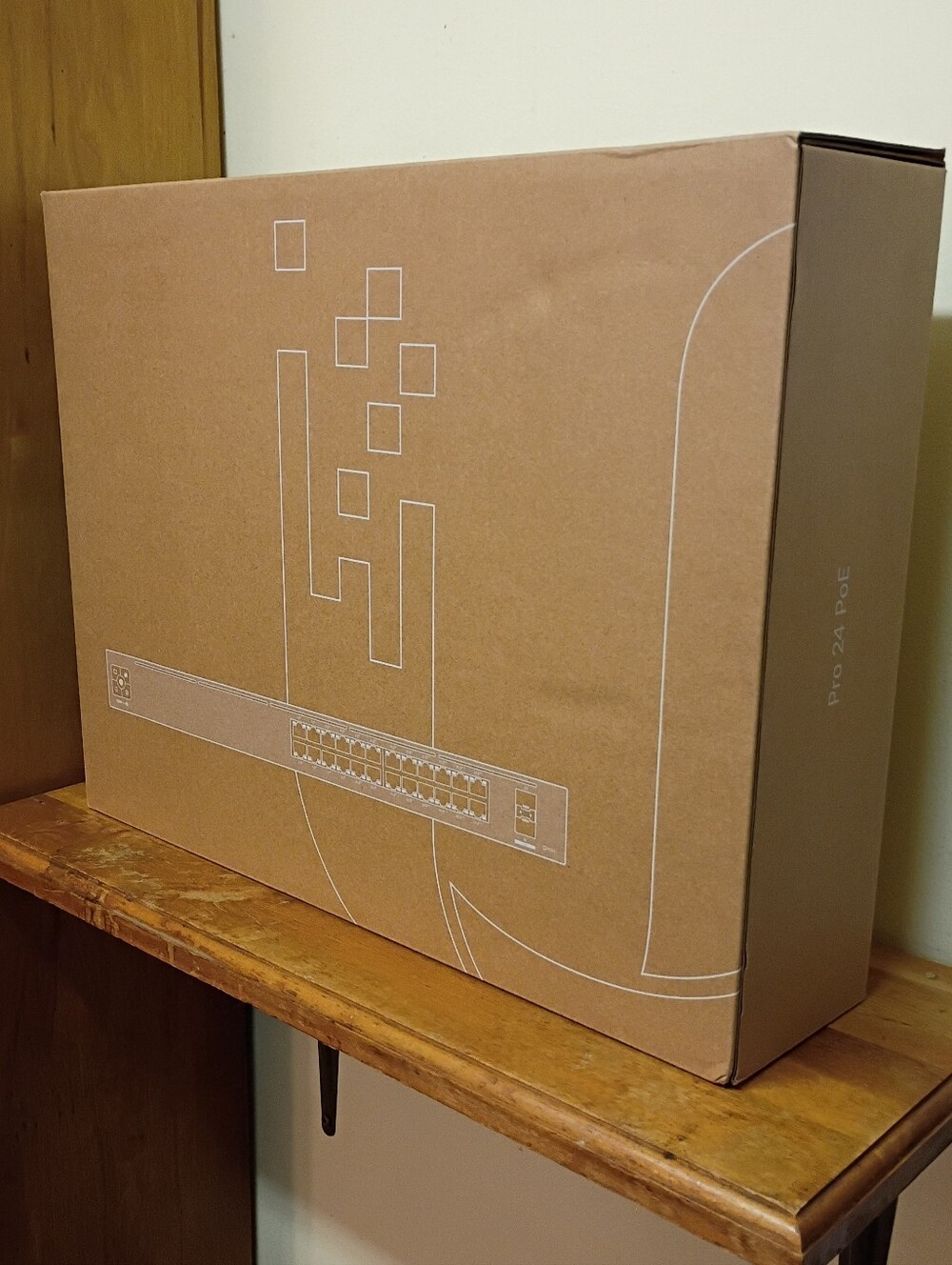 UniFi Network Pro 24 PoE Ubiquiti BRAND-NEW in ORIGINAL SEALED box ⭐GREAT DEAL⭐ - Picture 15 of 16